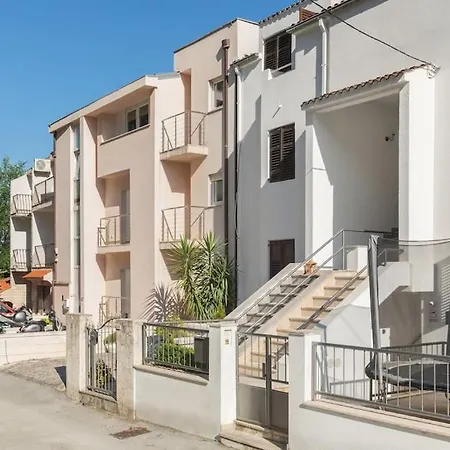 Apartman Enyoj Marjan, Beaches And View