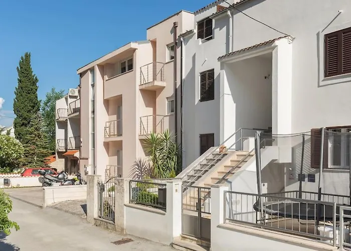 Apartman Enyoj Marjan, Beaches And View