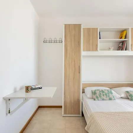 Enyoj Marjan, Beaches And View